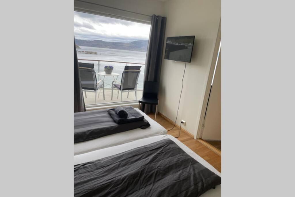 Flott Leilighet Med Spektakulaer Utsikt! Hjelmeland 外观 照片